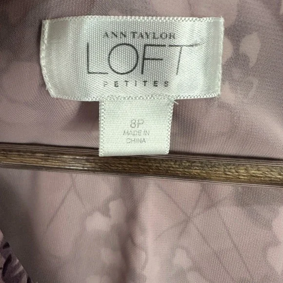 Ann Taylor Loft 8P Purple Floral Blouse Sleeveless Romantic Feminine Career Chic - Picture 2 of 7